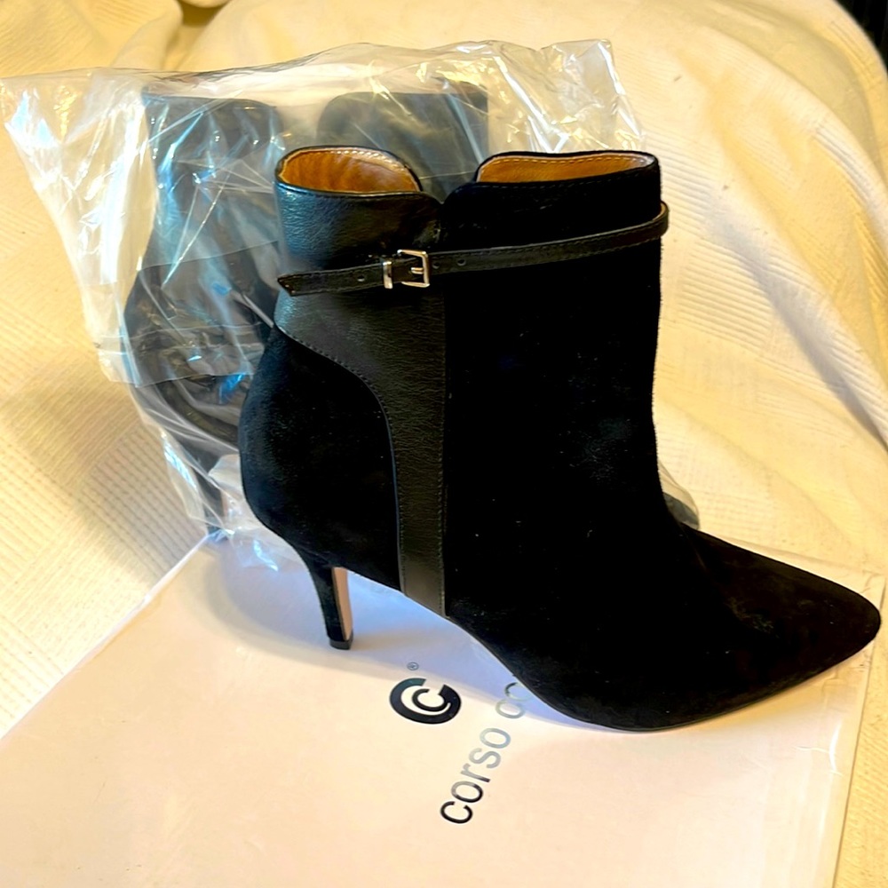 New in Box Corso Como Radiant Black / Black Kid Suede size 8.5